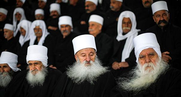 من هم الدروز وما هي عقيدتهم حقيقة ما يحدث في السويداء